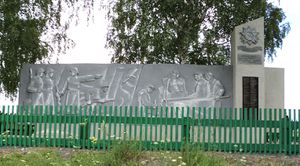 Мемориал воинам-односельчанам, павшим в годы Великой Отечественной войны (1941-1945гг) (деревня Усть-Хмелёвка).jpg