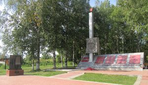 Мемориал воинам, павшим в годы Великой Отечественной войны (посёлок Кузбасский).jpg
